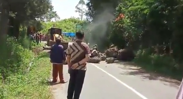 Polisi Usut Pelaku Pemblokadean Jalan Air Terjun Sipiso-piso