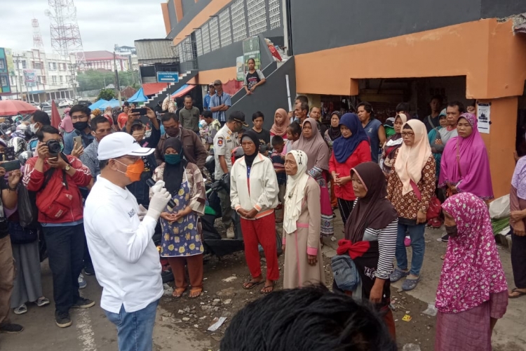 Antisipasi Covid-19 Lewat Masker Gubernur Rohidin Minta Pedagang Tetap Waspada