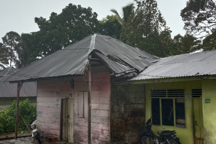 Dilanda Hujan Deras dan Angin Kencang Rumah Warga PGGS Alami Kerusakan
