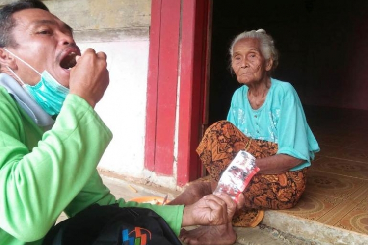 Kisah Inspiratif Purhadi Istri Wafat Karena Terpapar Covid-19 Hingga Bangkit Menjadi Relawan