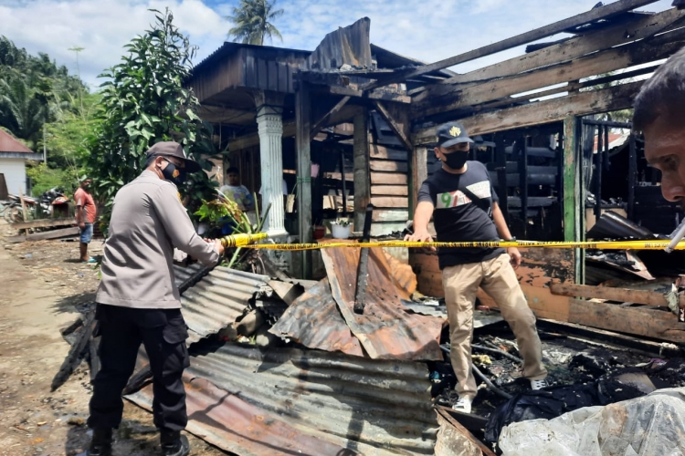 Dua Rumah Permanen Di Tanjung Panah Hangus Terbakar