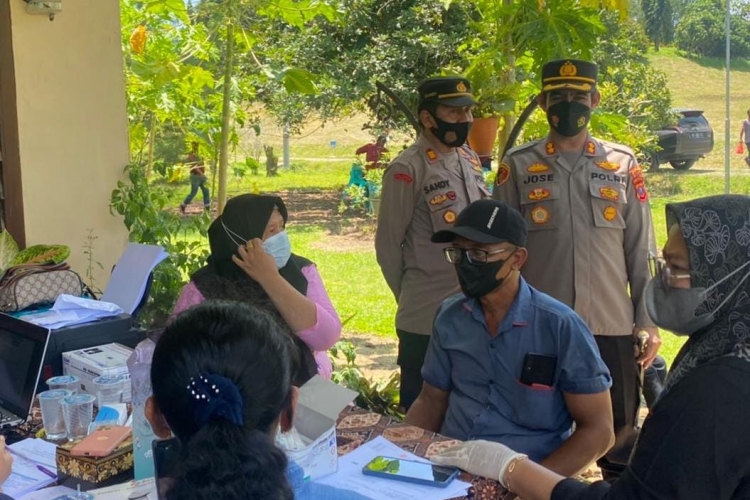Kapolres Batu Bara Monitoring Vaksinasi di Laut Tador