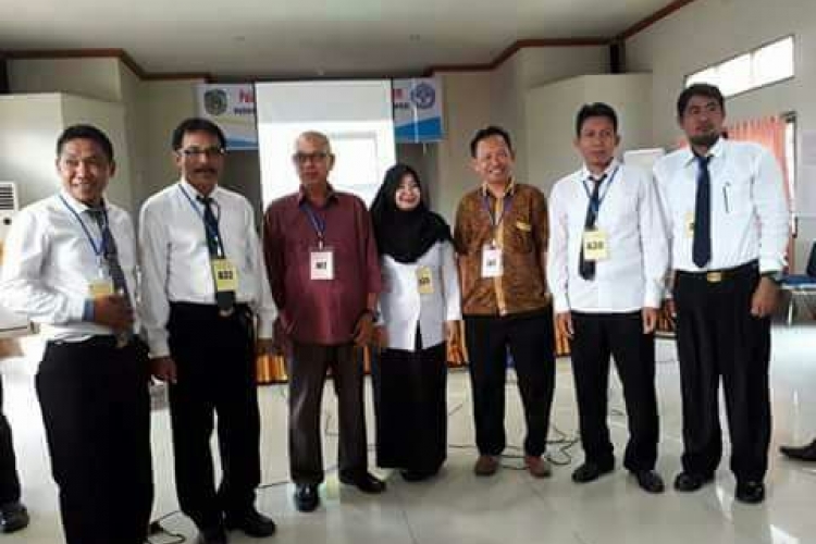 Ketua PGRI Kecamatan Sabbang Yunus Hibur S,Pd