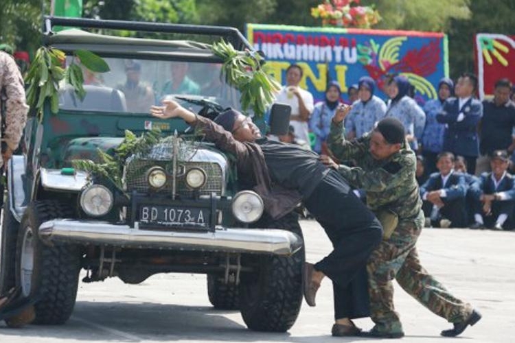 Upacara Peringatan HUT TNI Ke 72