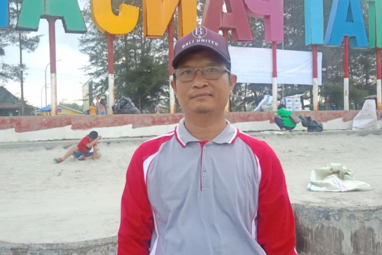 Kepala bidang Pembimbing Masyarakat Budha,Warlan, SE, MPD