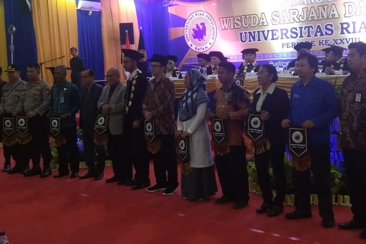 Rektor ULB menghadiri Wisuda Sarjana dan 