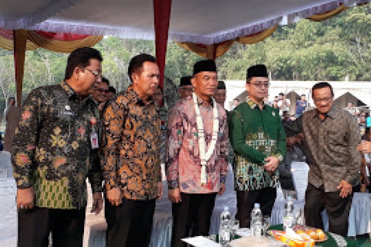 Menko PMK Letakkan Batu Pertama Pembangunan USB SMK Aisyiyah Insan Utama