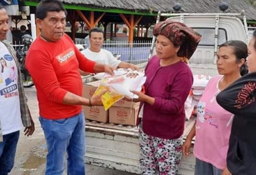 Bob Andika Bagikan Sembako Gratis di Jamburta Ras Berastagi