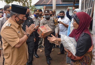 Wakil Walikota Pimpin Pendistribusian 2041 Paket Sembako