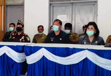 Bupati Karo Salurkan BST dari Kemensos RI