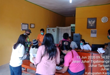 Warga Kecamatan Juhari Terima BST Tahap Kedua