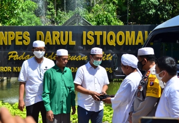 Ponpes Darul Istiqomah Sidimpuan Terima Bantuan Mobil dari Menantu Presiden