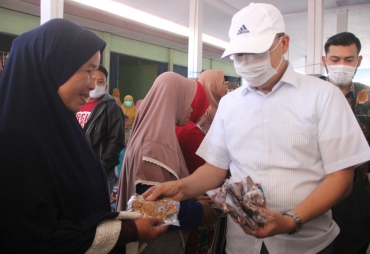 Pergub Tahap Pengkajian Pemprov Bengkulu Gencarkan Pembagian Masker