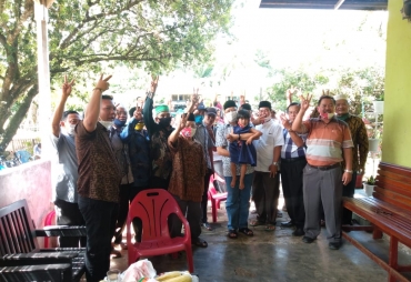 Masyarakat Air Periukan : Kerja Nyata Rohidin Angkat Harga Sawit Sangat Masuk Akal Ketimbang Bantuan-bantuan