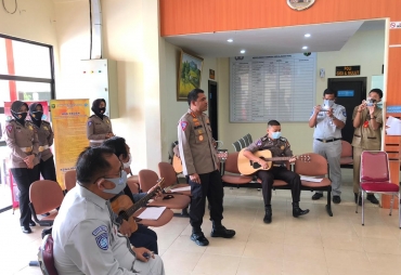 Peringati Hari Pahlawan Nasional Dirlantas Polda Kepri Gelar Bakti Sosial