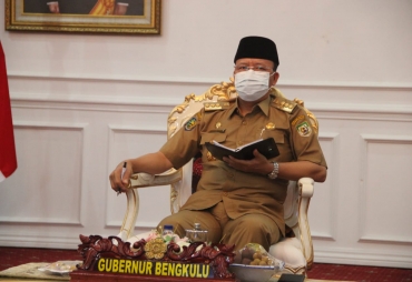 Jadi yang Pertama Divaksin Gubernur Rohidin Ingatkan Pentingnya Edukasi Sebagai Upaya Preventif