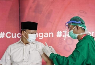 Disuntik Vaksin Pertama Gubernur Rohidin Ingatkan Masyarakat Pentingnya Disiplin Prokes Covid-19