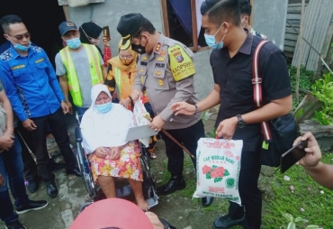 Kapolres Batu Bara Salurkan Bantuan dan Kursi Roda