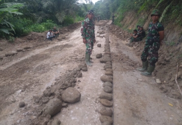 Wujud 8 Wajib TNI Satgas TMMD 111 Kodim 0204/DS Bangun Jalan untuk Sejahterakan Rakyat