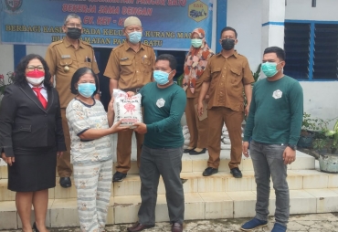 CV Key Key Bagikan 750 Karung Beras Kepada Warga Pancur Batu