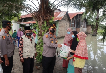 Kapolres Batu Bara bersama KSJ Baksos di Medang Deras