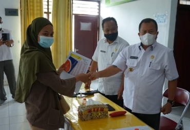 Pemerintah Kabupaten Asahan Salurkan Buku Tabungan Dana Pinjaman Bergulir