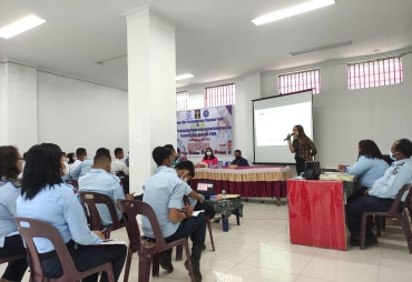Tampak Pemateri Memberikan Materi Saat Seminar In House Training (Foto : Humas Rutan Kabanjahe)