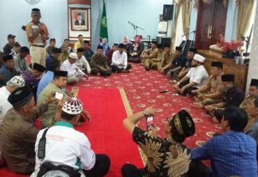 Pertemuan dengan Forum Ketua RT/RW se-Kota Bengkulu di Balai Kota, Senin (23/10/2017)