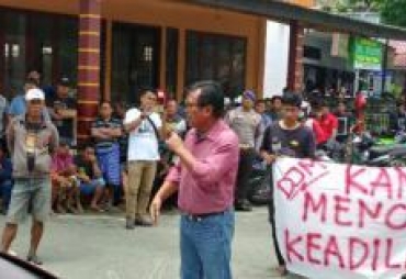 Warga Menuntut Keadilan