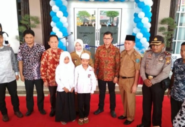 Wakil Walikota Bengkulu Patriana Sosialinda Selasa (19/9/2017) melakukan Grand Opening FIF Group Cabang Bengkulu