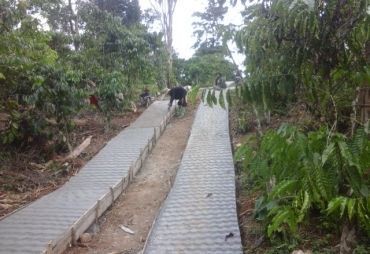 Tampak Pembangunan Jalan Rabat Beton yang ada di Desa Lubuk Resam