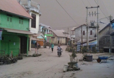 Pencemaran Dari Gunung Sinabung Tampak Menghinggapi Pemukiman Warga