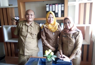 Pegawai Sektor perizinan ESDM saat ditemui media ini (foto Retra)
