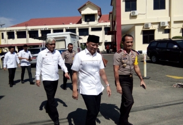 Tampak Plt Gubernur Bengkulu Rohidin Mersyah bersama Kapolda Bengkulu 