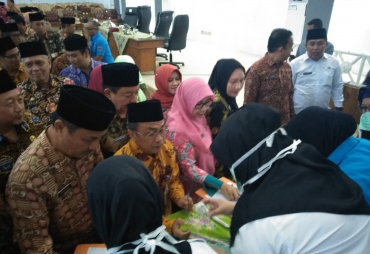 Gubernur dan 182 ASN tes Urine