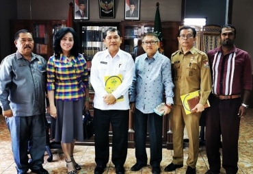 Bupati karo didampingi sekda menerima kedatangan group ILMCI dalam rangka membangun pendidikan di kab karo.(TO/ist)