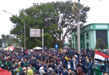 Ribuan Mahasiswa Bengkulu Kepung DPRD
