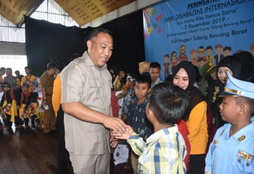 Peringatan Hari Disabilitas Bupati Umar Berbaur dengan Anak-anak