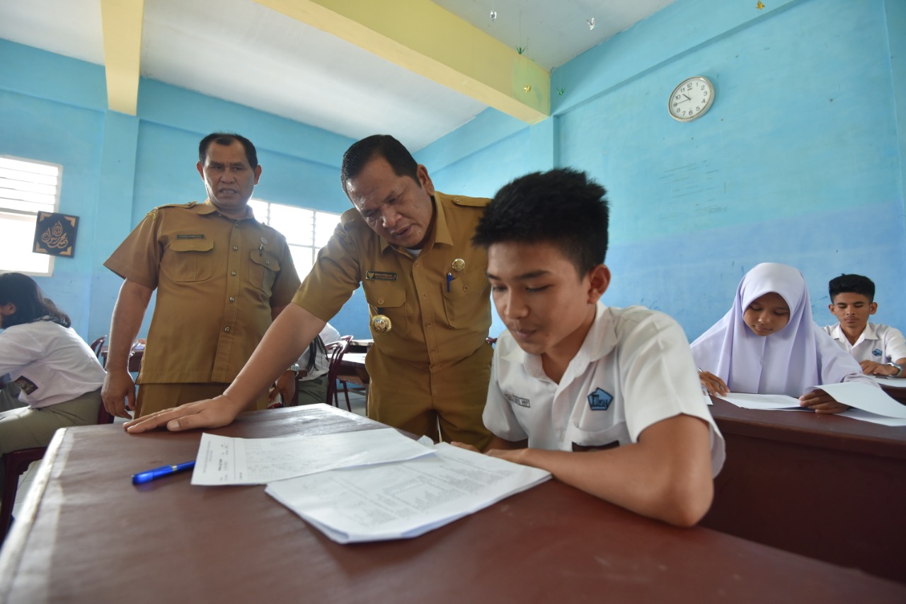 Walikota Padangsidimpuan Tinjau Pelaksanaan UNBK