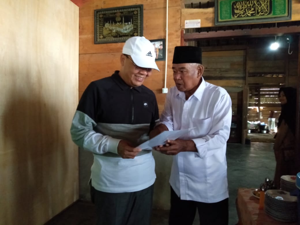Gubernur Rohidin Larut dalam Suasana Kekeluragaan Bersama Tokoh Jawa