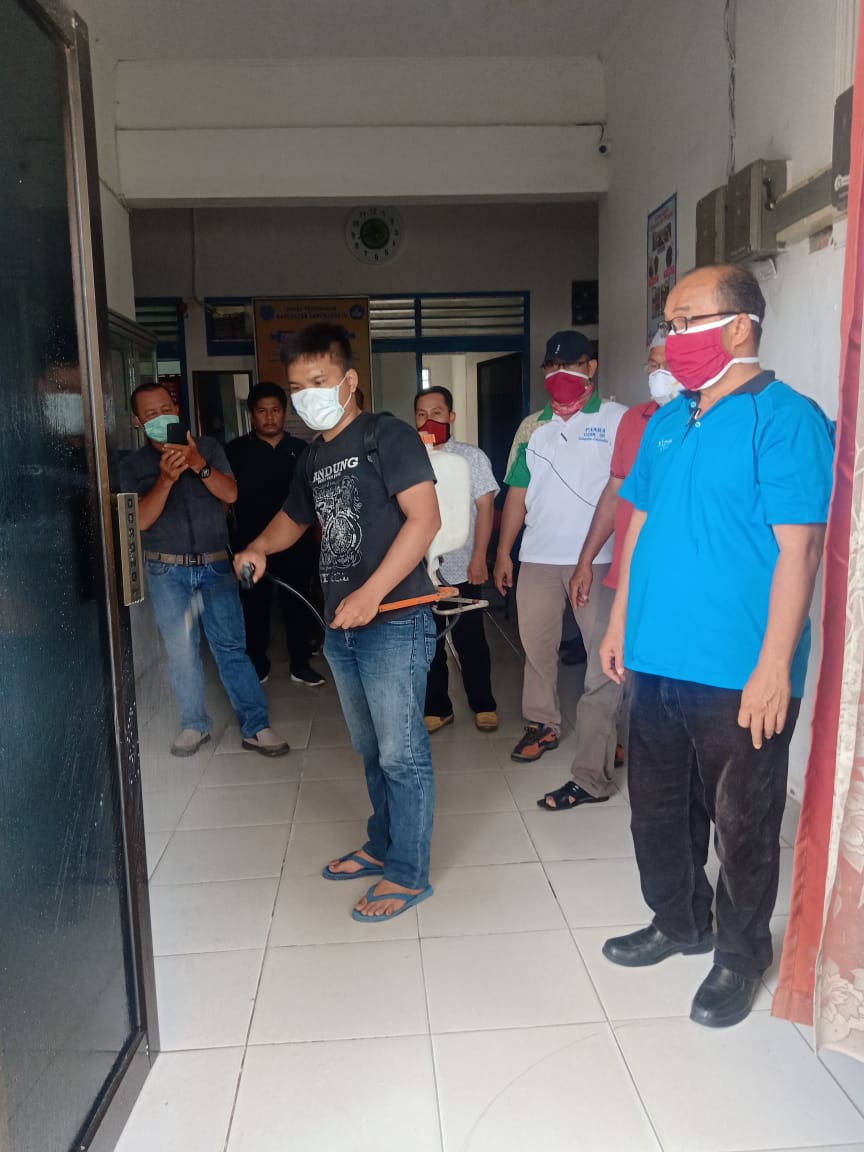Disdik Labuhanbatu Lakukan Sterilisasi Lingkungan dan Kantor
