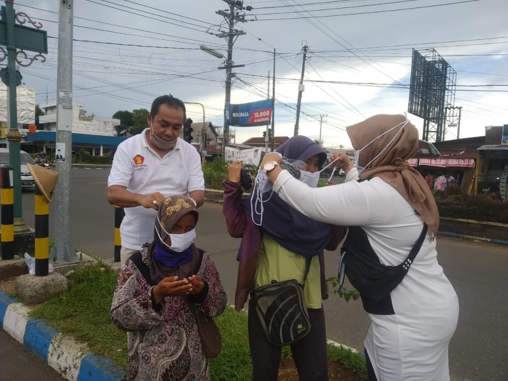 Gerindra Kota Bengkulu Bagikan Masker Untuk Masyarakat 