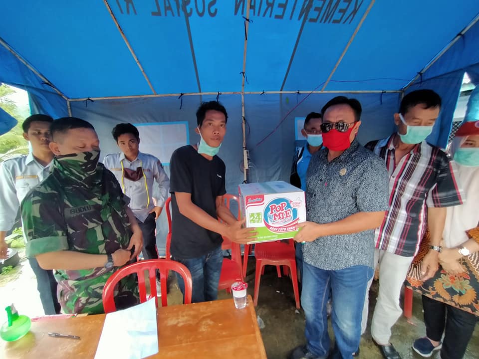 Tinjau Posko Perbatasan Ketua DPRD Salurkan Bantuan