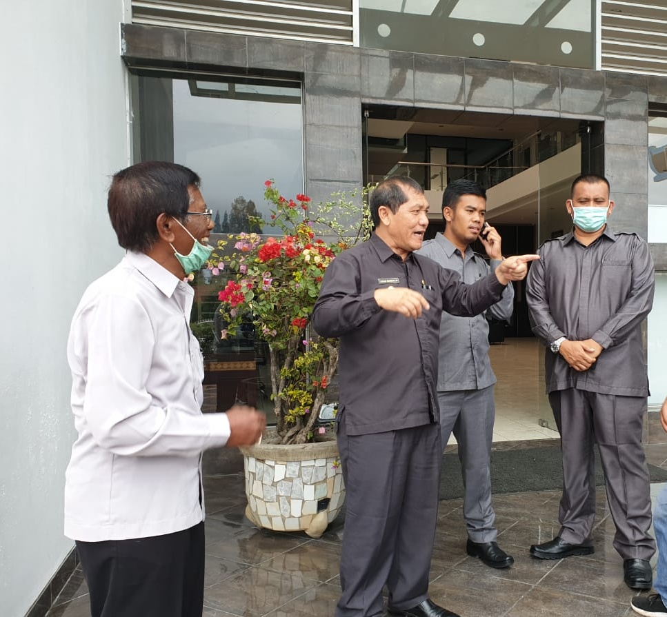Aktivitas Harian Bupati Karo Himbau Masyarakat Gunakan Masker