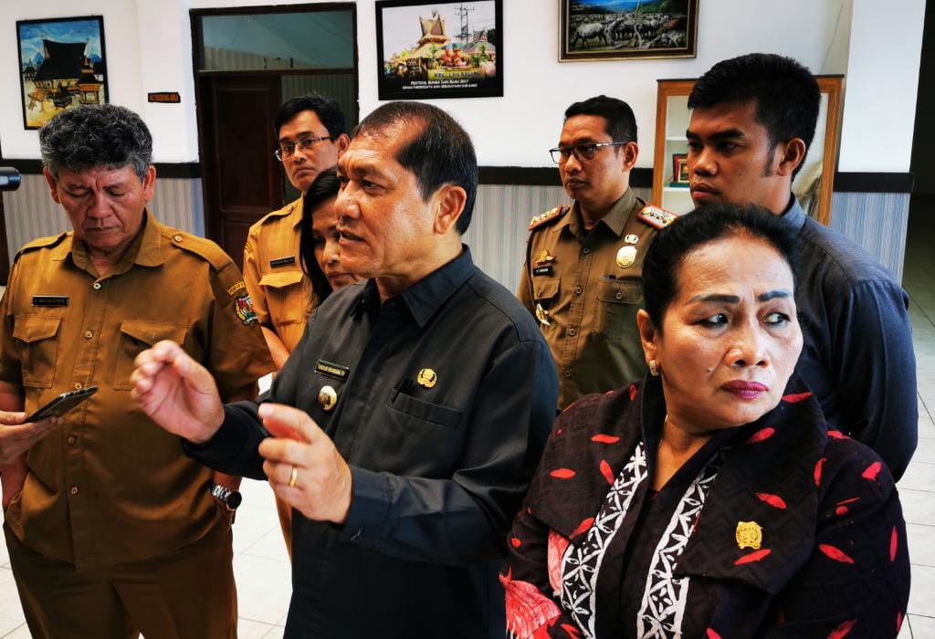 Gustu Karo Lakukan Penyemprotan Disinfektan Secara Menyeluruh