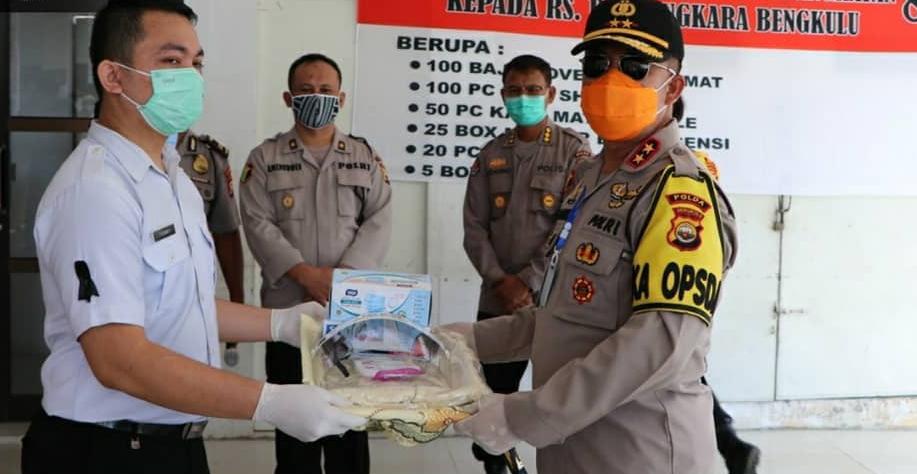 Peduli Tim Medis Alumni Akpol 87 Berikan Bantuan APD