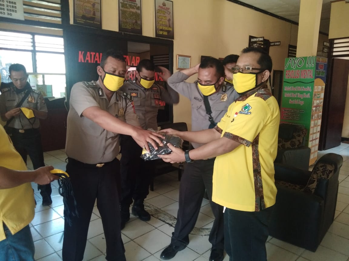 Golkar Benteng Beri Bantuan APD Untuk Petugas Medis di Tiga Instansi