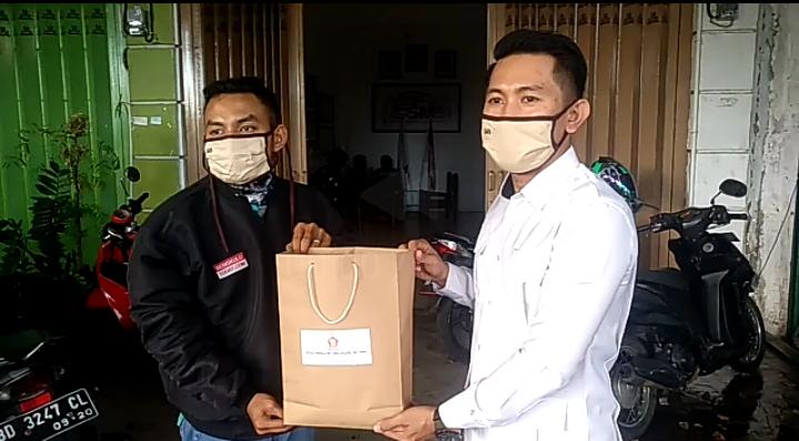 DPR RI Dapil Bengkulu Fraksi Partai Gerindra Bagikan Sejumlah Masker Ke Awak Media