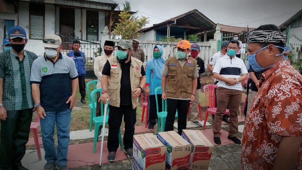 Walikota Dan Wawali Menyerahkan Secara Lengsung Sembako Kerumah Warga 