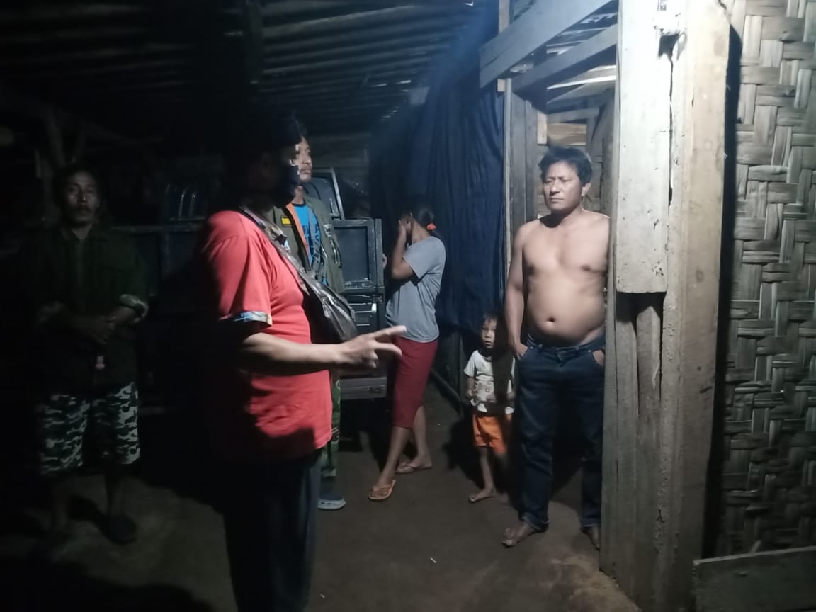 Antisipasi Corona Kepala Tiyuh Marga Asri Bubarkan Warga yang Berkumpul